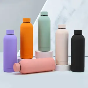 Borraccia Sportiva in Acciaio Inossidabile con Finitura Soft Touch, Bottiglia d'Acqua Isolata Sottovuoto con Rivestimento in Gomma Opaca - Product Image 1