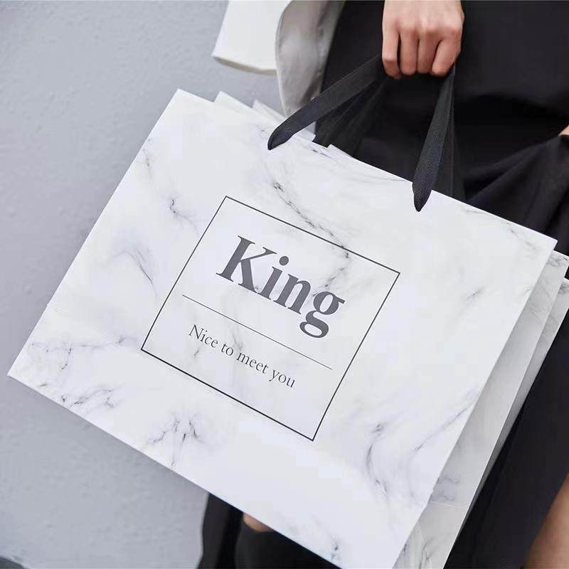 Luxury Recyclable Biodegradable Paper Bags for Clothing and Gift Packaging with Your Own Logo for Small Business Shopping