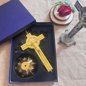 Crucifijo de Metal HT de 27 cm con Base, Figura de Jesús Católica con Pedrería, Decoración de Altar para el Hogar e Iglesia - Product Image 5