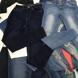 Venta al por mayor de jeans de mezclilla de algodón para mujer con pedrería de estrella, de tiro alto, corte recto, holgados, casuales, con bolsillos, suaves, lote a granel, mezcla aleatoria - Product Image 4