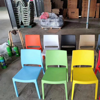 Restaurant Mobilier Moderne de Designer Blanc Vente de Gros Prix Pas Cher Chaise Plastique PP Chaise de Salle à Manger de Café