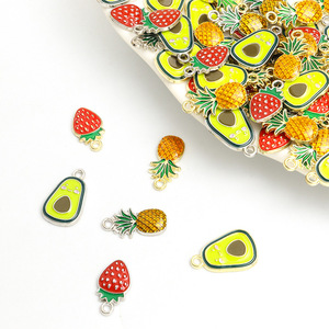 Abalorio de Aguacate en Rodajas, Verde Esmaltado, de Aleación de Zinc, Adorno de Fruta para Pulseras de <span class=keywords><strong>la</strong></span> <span class=keywords><strong>Amistad</strong></span> de Verano - Product Image 1