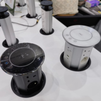 Boîte de prise de bureau multimédia électrique escamotable intelligente en aluminium T266, prix usine, design dissimulé, 2 ports USB, IP45