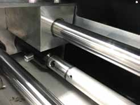Sistem Pengisian Bahan Presisi dengan Pengaturan Diameter Cepat, Sistem Posisi Presisi, Magazen Lateral, Mesin Bubut CNC Merek LNS, Pengumpan Batang SL65-S 1.2M