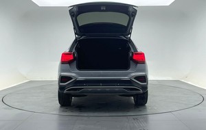 <span class=keywords><strong>Audi</strong></span> <span class=keywords><strong>Q2</strong></span> 35TFSI 1.4T del 2021 - <span class=keywords><strong>SUV</strong></span> Usato Economico per Piccole Famiglie, a Basso Consumo e Adatto all'Uso Urbano - Product Image 3