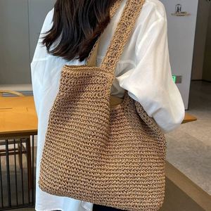 Bolso de mano grande de rafia tejida con cierre abierto para mujer, ideal para la playa y vacaciones, hecho de paja suave. - Product Image 2