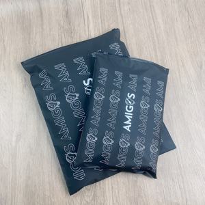 Sacs Ziplock Noirs Givrés Personnalisés - Pochettes à Fermeture Éclair Entièrement Imprimées avec Motif Blanc pour l'Image de Marque et l'Emballage Cadeau - Product Image 4