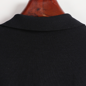 Người đàn ông của mùa hè phong cách Boxy phù hợp với Varsity áo len màu đen với dòng trắng một nửa thiết kế hàng dệt kim cho trang phục giản dị - Product Image 4