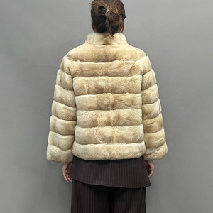 Abrigo de Piel de Conejo Rex Auténtico de Lujo para Mujer, Corto, con Cuello Alto y Detalle de Nudo, Chaqueta de Piel Genuina para Invierno, Venta al Por Mayor - Product Image 3