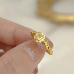 Anillo de Diamantes de Plata de Ley S925 de Alta Gama para Mujer, Diseño de Nicho Little Sugar, Diamante Amarillo Súper Brillante, Estilo Trenzado - Product Image 4
