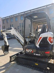 Mini-excavatrice compacte avec une masse opérationnelle de 2705 kg, forte force de creusement, haute efficacité pour les travaux en espace restreint, puissante - Product Image 6