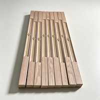 Balustre d'escalier en bois massif avec motif floral sculpté, décoration d'escalier