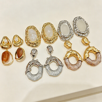Ensemble de boucles d'oreilles pendantes à pompons bohèmes en résine métallique effet fusionné, unisexe, plaqué or 18 carats, bijoux de déclaration pour soirée