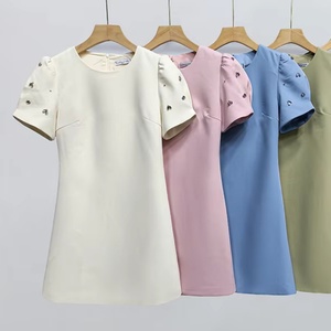 Vestidos Casuales al por Mayor, Personalizados OEM/ODM, de Alta Calidad, Color Sólido, con Relieve, Diseño Simple, Tela Jacquard, Mangas Abullonadas - Product Image 1