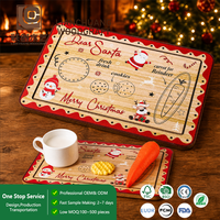 Plateau à biscuits du Père Noël en bois avec motif renne et carotte pour la veille de Noël, biscuits au lait pour enfants, carotte, tradition familiale des fêtes