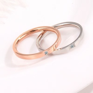 Anillos <span class=keywords><strong>de</strong></span> Pareja <span class=keywords><strong>de</strong></span> Acero Inoxidable al por Mayor, <span class=keywords><strong>Anillo</strong></span> <span class=keywords><strong>de</strong></span> <span class=keywords><strong>Promesa</strong></span> Minimalista <span class=keywords><strong>de</strong></span> 2 mm <span class=keywords><strong>para</strong></span> Mujeres y Hombres - Product Image 3