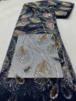 Tissu KC en dentelle de maille ornée de strass et de motifs de paon brodés à la main, tissu haut de gamme pour robes de mariée et de soirée, échantillon rapide