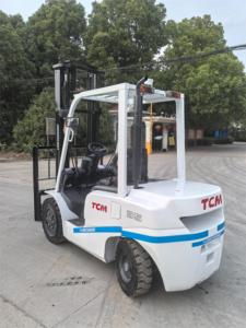 Chariot élévateur diesel Toyota d'occasion de 3,5 tonnes avec moteur, bon prix, à vendre, origine Japon, poids 4500 kg - Product Image 4