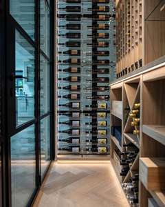 ตู้ไวน์ขนาดใหญ่แบบทันสมัยพร้อมไฟ LED ที่เก็บเหล้าทำจากไม้สำหรับบาร์ที่บ้านหรูหราแบบกำหนดเอง - Product Image 3