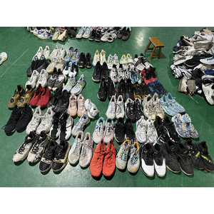 Chaussures de basketball montantes d'occasion de marque pour hommes, respirantes, à lacets, avec tige synthétique, qualité A, toutes saisons, vente en gros par balles - Product Image 1