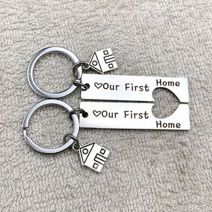Our First Home Porte-clés en métal <span class=keywords><strong>Cadeau</strong></span> <span class=keywords><strong>de</strong></span> pendaison <span class=keywords><strong>de</strong></span> crémaillère <span class=keywords><strong>pour</strong></span> femmes hommes Nouveau propriétaire Première nouvelle maison Porte-clés immobilier Déménagement en <span class=keywords><strong>cadeau</strong></span> - Product Image 1