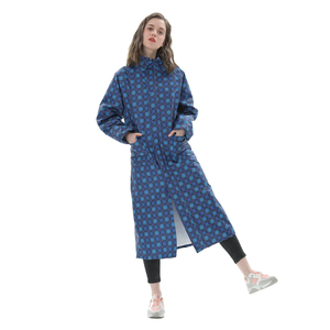 usine personnalisé en gros bonne qualité mode adultes longue veste de pluie à capuche imperméables imperméables polyester mantea - Product Image 1