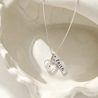 Collar de Fe Transparente con Corazón y Luna - Urna Visible con Semilla de Mostaza para Cenizas, Cabello, Tierra Sagrada y Perfume, Regalo de Alta Gama