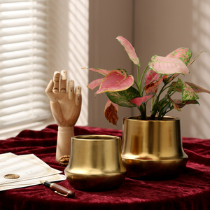 Juego de Macetas Modernas de Latón, Doradas, para Decoración de Interiores, Estilo Glamuroso - Product Image 1