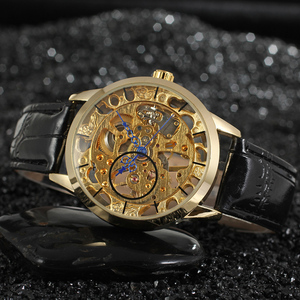 Montre mécanique automatique squelette dorée pour homme OEM ODM, cadran gravé ajouré, bracelet en cuir noir, montre-bracelet de luxe rétro - Product Image 2