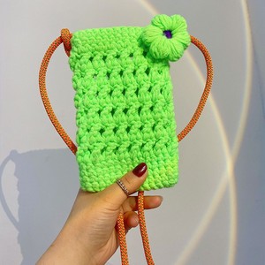 Sac bandoulière pour téléphone en tricot de laine fait main, motif floral, doublure en coton, style frais et doux, prêt à l'emploi, vente en gros, motif Petite Rouge Capuche - Product Image 2