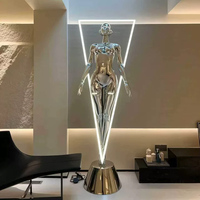 Sculpture de robot féminin en fibre de verre chromée argentée, style statue, pour centre commercial, bar, villa de luxe, ornement d'art moderne