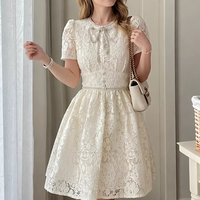 Robe Courte Femme Personnalisée OEM ODM en Dentelle Taille Haute à Manches Courtes avec Nœud et Strass pour l'Été – Idéale pour les Fêtes Décontractées