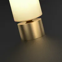 Lámpara de Mesa Moderna Nórdica de Latón con Pantalla de Tela, Base para Bombilla E14, Diseño Simple y Flexible, Luz Cálida Ambiental para Dormitorio o Sala de Estar