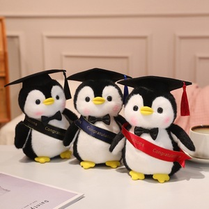 Peluche pingouin pour étudiants, cadeau <span class=keywords><strong>de</strong></span> remise <span class=keywords><strong>de</strong></span> diplôme pour amis et camarades <span class=keywords><strong>de</strong></span> classe, saison des diplômes - Product Image 1