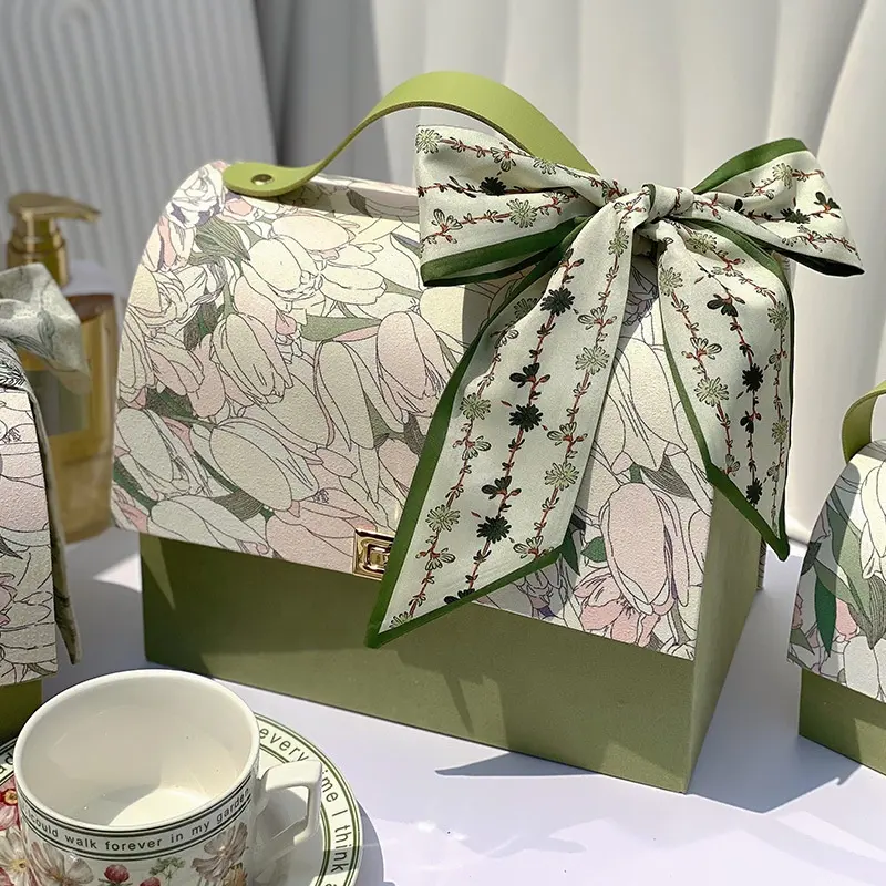 Kartondruck benutzerdefiniertes Design tulipane-geschenktüte-papier-box mit griff und seidenbogen