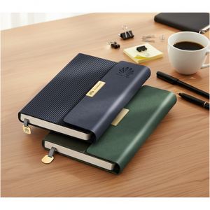 สมุด<span class=keywords><strong>โน</strong></span>้ตหนังพับสามตอนแบบขายส่ง หรูหรา ขนาด A5 ปิดด้วยแ<span class=keywords><strong>ม</strong></span>่เหล็ก พร้อ<span class=keywords><strong>ม</strong></span>โลโก้ปั๊<span class=keywords><strong>ม</strong></span>นูนตามสั่ง ของขวัญสำหรับผู้บริหารในงานประชุ<span class=keywords><strong>ม</strong></span> - Product Image 1