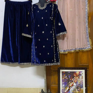 Haut en georgette de haute qualité avec beau palazzo en georgette avec travail en miroir et travail de séquence costume entièrement cousu - Product Image 2