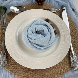 Serviettes en lin bleu et blanc brodées à la main de qualité supérieure style moderne pour les mariages et les hôtels de luxe pour les avions - Product Image 3