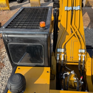 Excavatrice d'occasion 340 L 40 tonnes Tier 3 sans DEF, godet de 2,38 m, puissance de 259 kW pour le chargement de faces de carrières et les travaux de terrassement lourds - Product Image 6