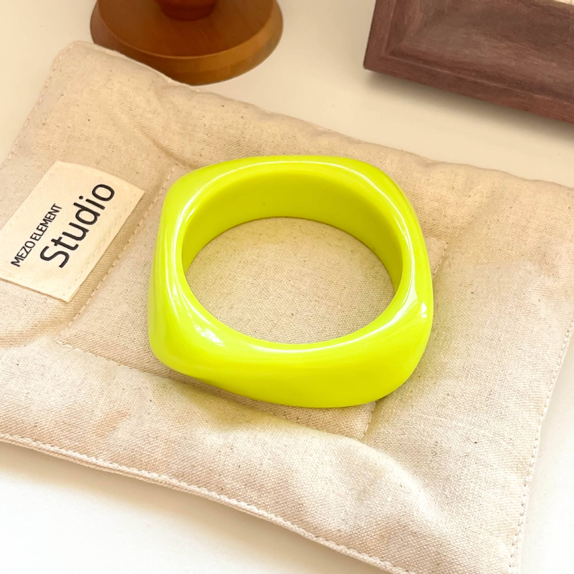 สีเหลือง