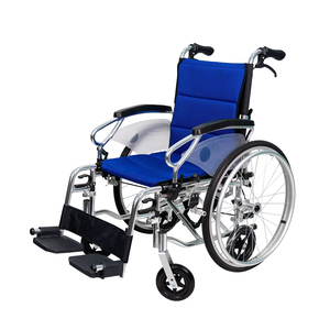Sillas de ruedas manuales Rueda trasera de liberación rápida, reposabrazos abatible hacia atrás Reposapiés desmontable, silla de ruedas Premium plateada brillante - Product Image 2