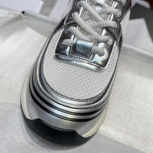 Chaussures de sport décontractées 2025 pour hommes et femmes, en cuir véritable, à lacets, rehaussantes, couleur argentée - Product Image 2