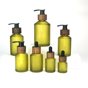 Bottiglia in Vetro Verde Oliva con Spalla Inclinata 15ml 30ml 60ml 100ml 120ml 200ml, Flacone Cosmetico con Pompa in Legno - Product Image 2