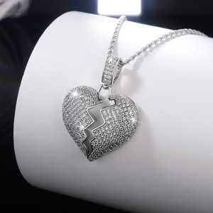 Collana con ciondolo a cuore spezzato scintillante per donna, catena con zirconi a forma di cuore, gioiello alla moda. - Product Image 1