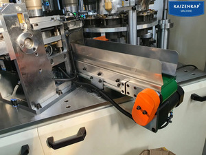 Máquina Automática de Vasos de Papel Corrugado con Motor de Rodamiento Controlado por PLC de Alta Velocidad (150 piezas/min), 8-16 oz, Doble Pared, con Bomba de Motor - Product Image 3