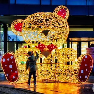 Animali serie Deer Bear Horse dimensioni personalizzate Giant Christmas Holiday Street Decoration Outdoor Pole 3D Sculpture Led Motif Lights