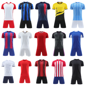 Hochwertige Herren-Fußballuniformen Maßgefertigte Wärmeübertragungs-Sommer-Kurzarm-Fußballtrikots Fußball-Sets für Teamkleidung - Product Image 3