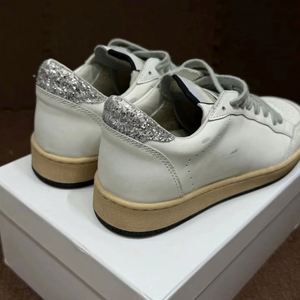 รองเท้าผ้าใบแฟชั่นดีไซน์เนอร์คุณภาพสูงสำหรับผู้ชายและผู้หญิง สไตล์ลำลอง วิ่ง เล่นกีฬา เดินเล่น และสเก็ตบอร์ด - Product Image 4