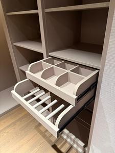 Cabina Armadio Moderna di Lusso su Misura con Illuminazione LED e Multi-Scomparti - Product Image 6