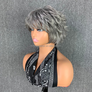 Perruque synthétique courte <span class=keywords><strong>coupe</strong></span> pixie gris argenté, aspect naturel, lisse et soyeuse, avec franges volumineuses pour <span class=keywords><strong>femme</strong></span>, usage quotidien - Product Image 3